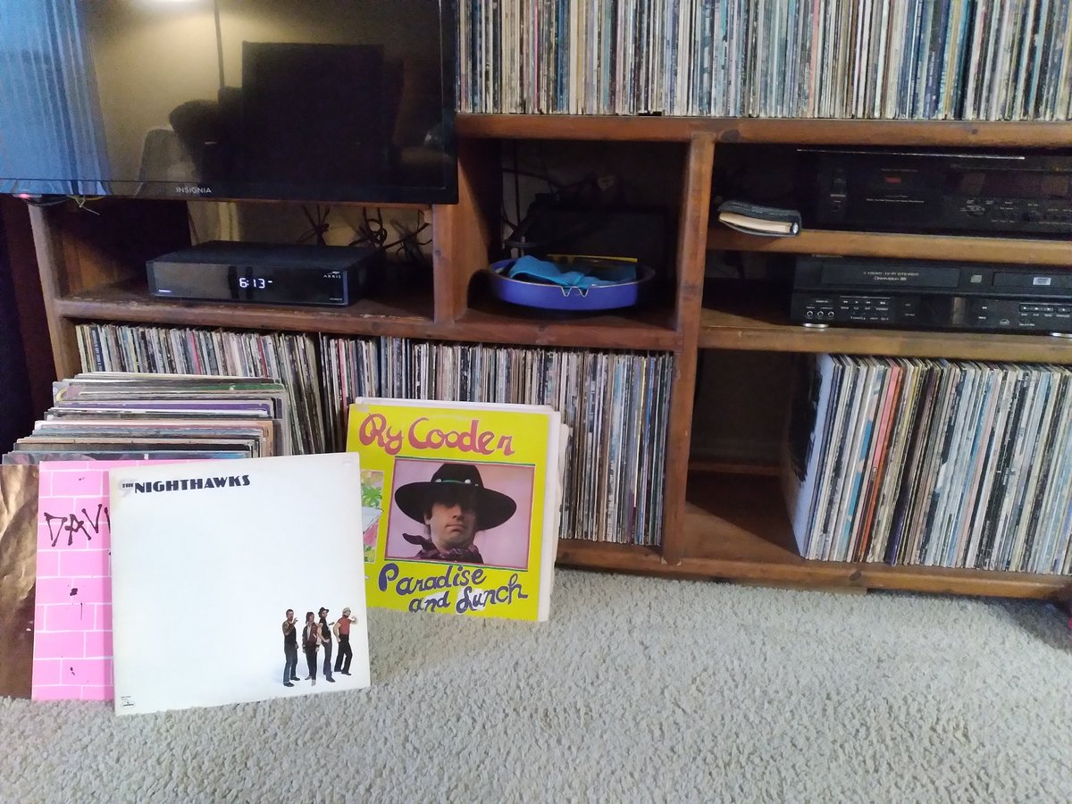 Ted_Barker's tweet photo. Taking time off from database work to update my vinyl and stereo collection.  See FB link, you will like it: https://t.co/lpwEqqeQ1x https://t.co/egOY1PR36Z
