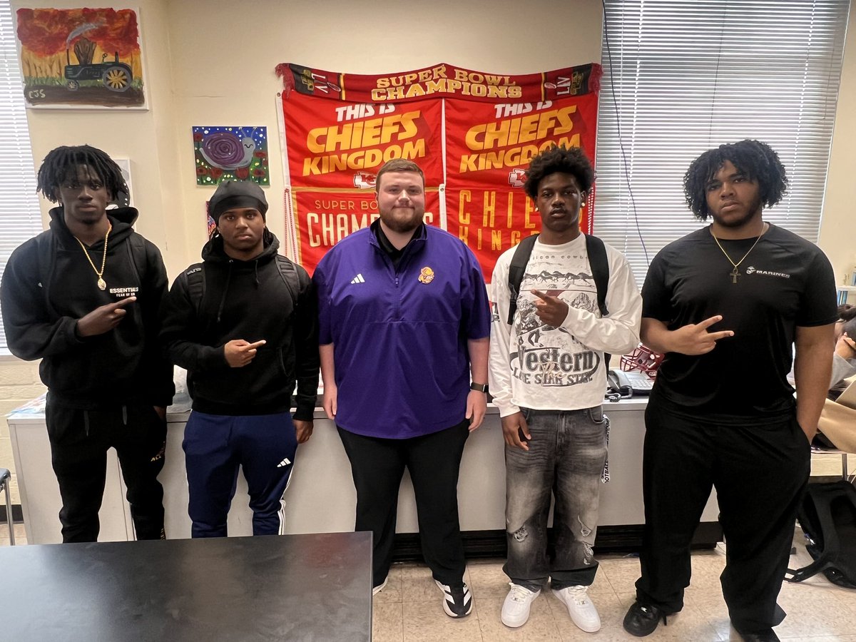 WashHouseFB's tweet photo. S/O to @CoachPruitt_DC3  from @GoConqsFB for stopping by to check out Wash House Football Prospects. #whoseHouse #WashHouse  #WildcatCounty https://t.co/FssDR3L4IQ