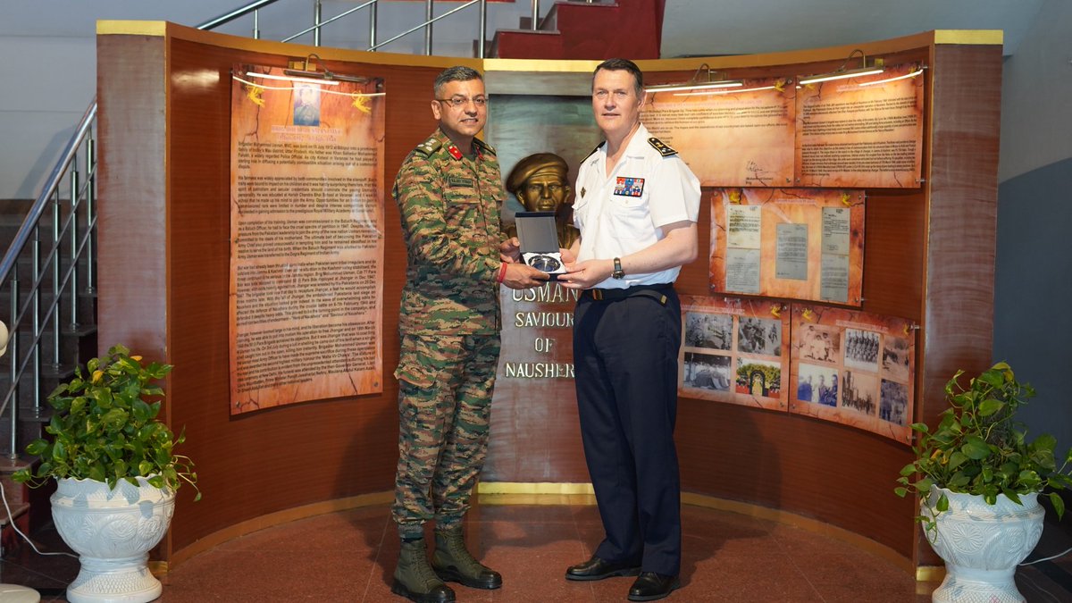 NewsIADN's tweet photo. Shatrujeet Brigade hosted a high-level delegation from the French Army 🇮🇳 🇫🇷
Focused discussions covered #AirborneOperations, rapid response, interoperability and shared experiences in global peacekeeping. #IADN https://t.co/tgO20dQo5f