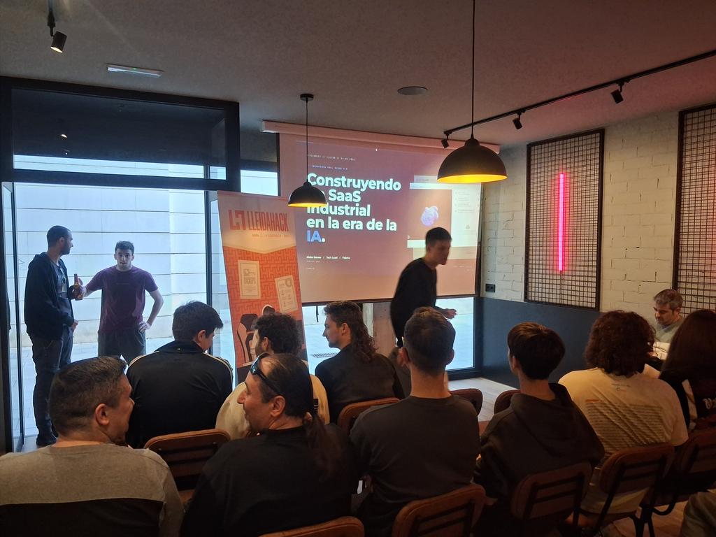 lleidahack's tweet photo. Ha arribat l'últim TechMeeting de la temporada! ✨ Teniu ganes? 🤩

Ens veiem al bar Vibra a les 19:30, o bé podeu veure’ns en el nostre canal de twitch 😉
https://t.co/RxnPnlF80y

I moltes gràcies a Ingroup per patrocinar aquest TechMeeting! 🧡 https://t.co/jmc7Hripg0