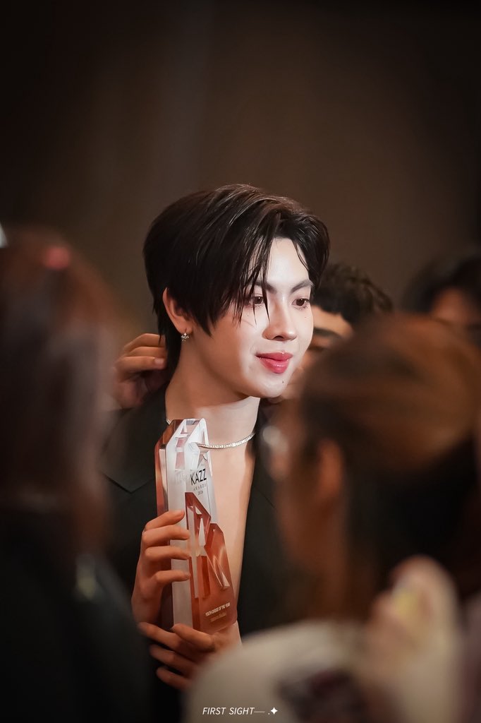 𝘍𝘐𝘙𝘚𝘛 𝘚𝘐𝘎𝘏𝘛── .✦ tweet media