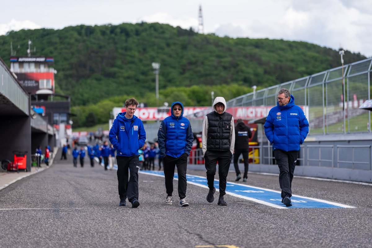 Pata Yamaha Ten Kate Racing tweet media