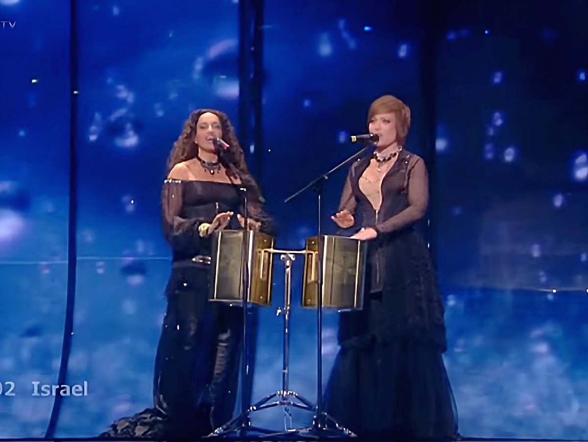 sleepygeor's tweet photo. Eurovision 2009:
Το Ισραήλ εκπροσωπείται από τη Noa και τη Mira, με ρίζες από την Παλαιστίνη, σε ένα ντουέτο στα Εβραϊκά, Αραβικά και Αγγλικά.
Η Ρωσία από την Ουκρανή Anastasia σε ένα τραγούδι σε Ρωσικά και Ουκρανικά.
Αυτή τη Γιουροβίζιον θέλουμε, που ενώνει, δεν διχάζει... https://t.co/7wYLeZwinQ