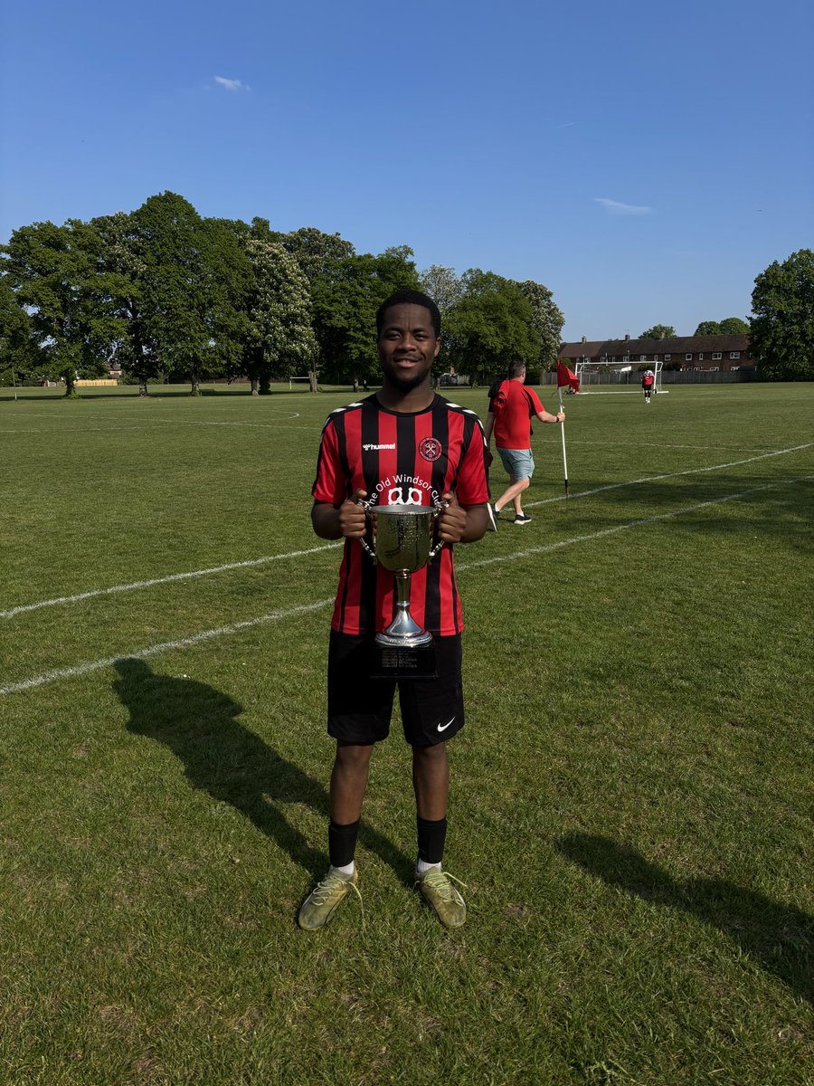 mannyyjc's tweet photo. a season that started very up and down but concluded by winning the league with @OldWindsorFC 🏆 

also greatful to @AfcWinkfield for helping me grow &amp; learn 🧠 

position: right back
23 apps
⚽️ 3 goals 
🎯 3 assists 

excited to see what the next chapter brings
glory to jesus✝️ https://t.co/dZoWUSij7R