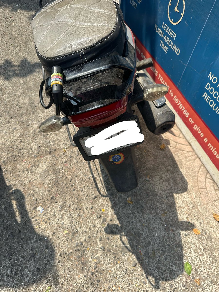 ENTDrJSS's tweet photo. The police bike is parked on the footpath. 
The entire footpath from golden star thali till Vijay sales there are bikes parked outside the banks. 
@mybmc @mybmcWardD @MumbaiPolice @TOIIndiaNews @mid_day https://t.co/MDpGQ1dstw