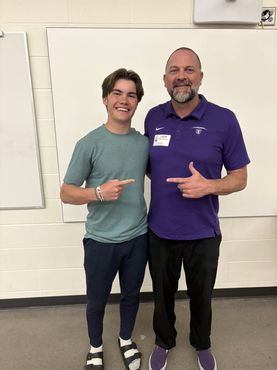 Jamesonniska's tweet photo. Had a great time talking with @WallieKuchinski today. Thanks for stopping by looking forward to camp this summer!

@CoachBell_D @BlaineFootball https://t.co/jL0JqVXVDK