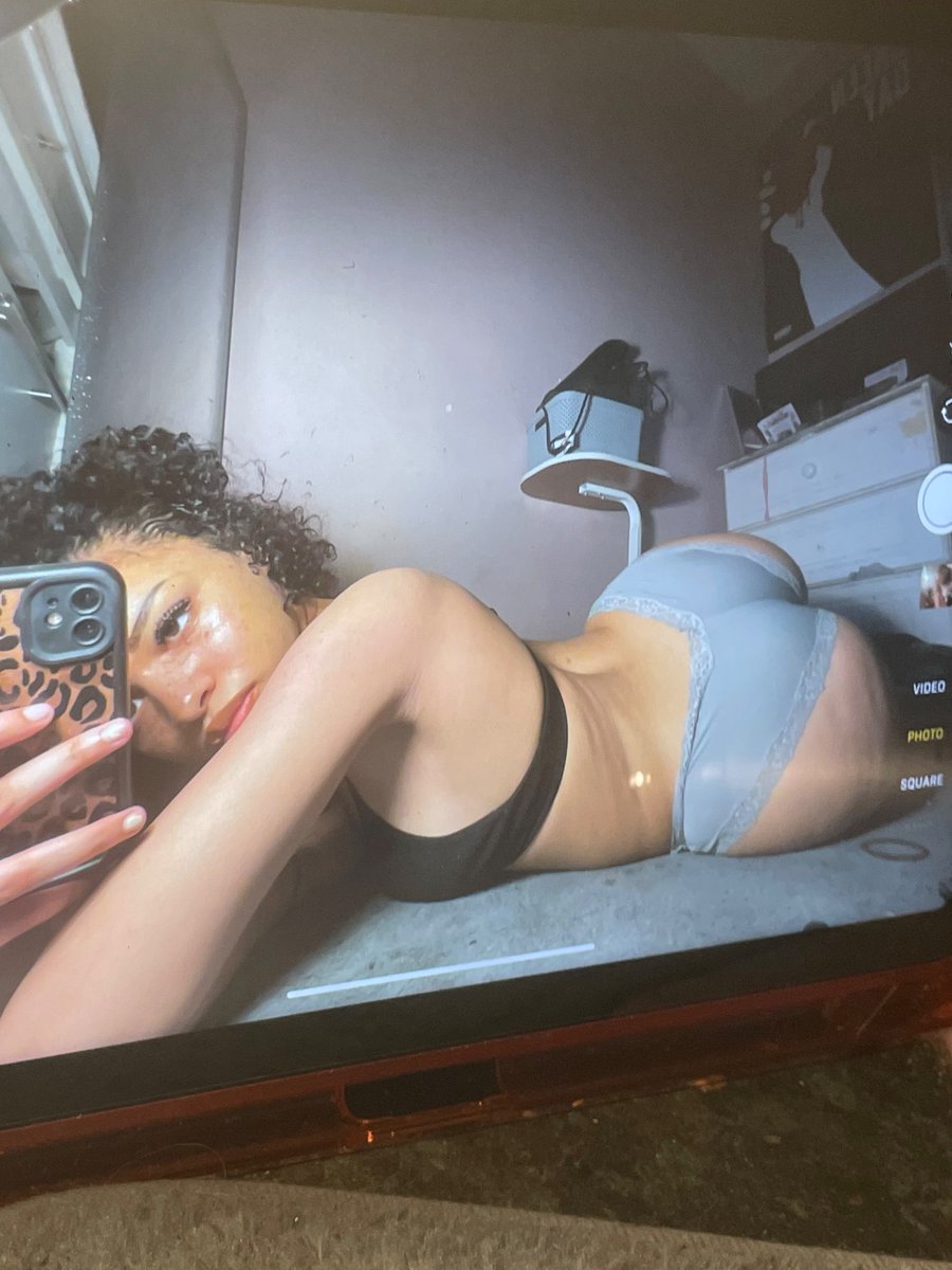 riri tweet media