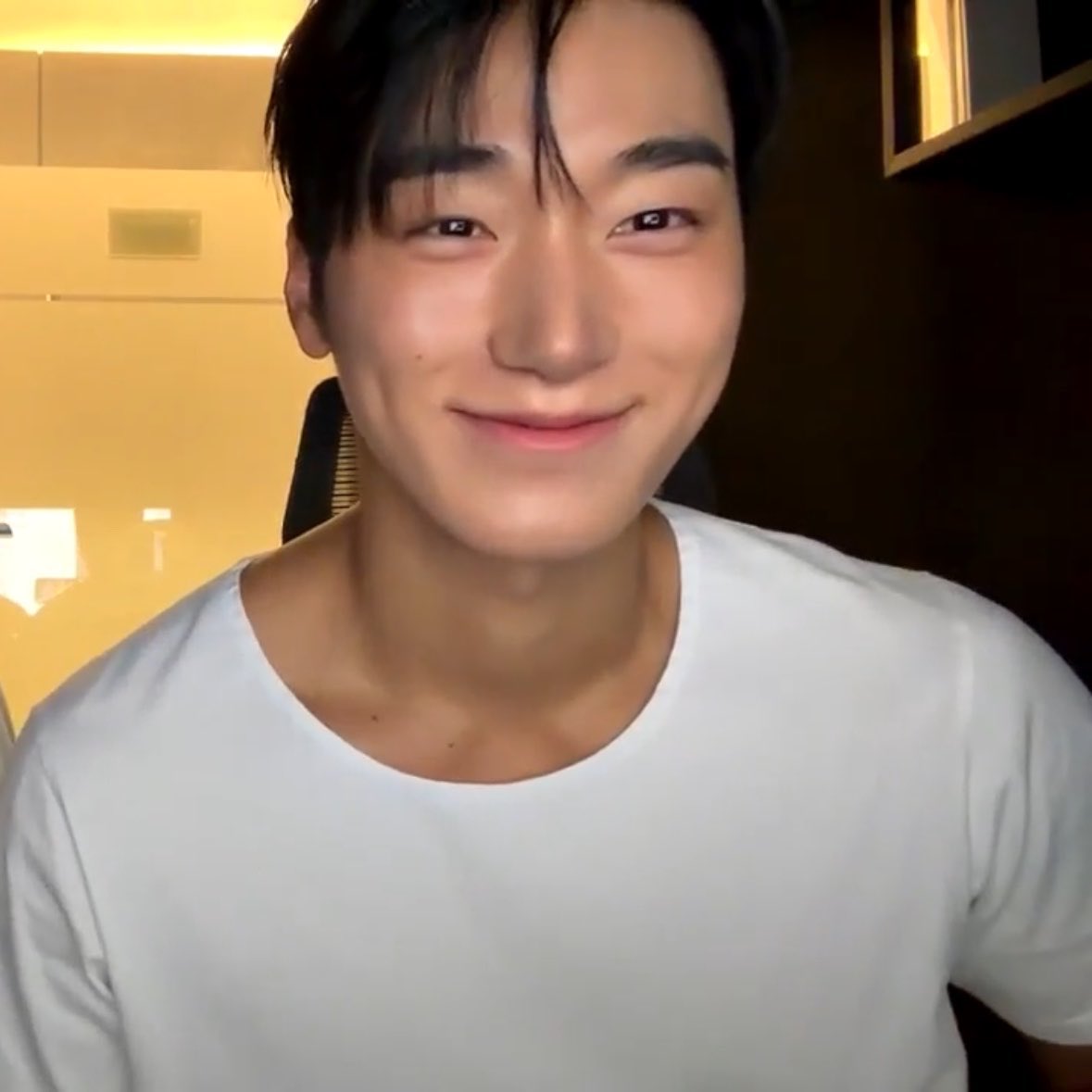 sanskittyy's tweet photo. kitty smile 😭 https://t.co/bdQJqoce7z