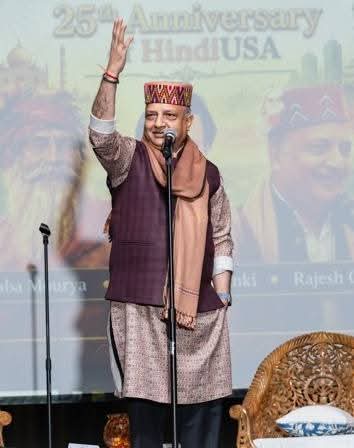 rajeshchetan's tweet photo. श्री देवेंद्र सिंह-श्रीमती रचिता सिंह के नेतृत्व में गत 25 वर्षों से HindiUSA अमरीका में 25 हिंदी पाठशालाएं संचालित कर रहा है, इसमे 5000 विद्यार्थी हिंदी सीख रहे हैं। 500 से अधिक स्वयंसेवक शिक्षक इस अभियान में लगे हैं। संस्था का रजत जयंती समारोह अटलांटा में धूम धाम से मनाया गया । https://t.co/8oK3sN5kep