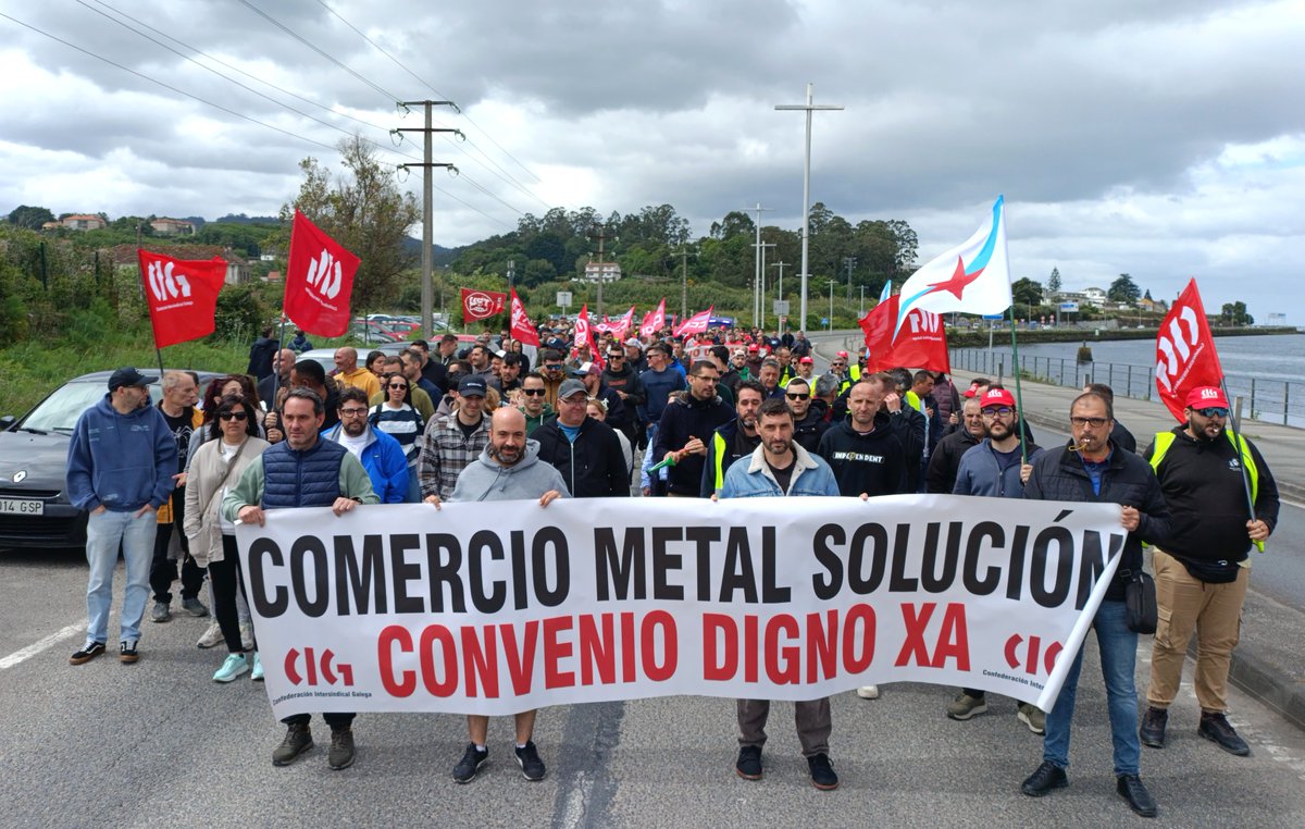 galizaCIG's tweet photo. ✊Metal e comercio do metal pontevedrés dan outra lección de dignidade paralizando os sectores e enchendo as rúas

👉Hoxe tivo lugar a 3ª xornada de folga e este venres celebrarase unha reunión coa patronal do metal. Hai novos paros os días 19, 20 e 21

ℹ️ https://t.co/jjTY1Q7cNw https://t.co/LGcUSiwmV0