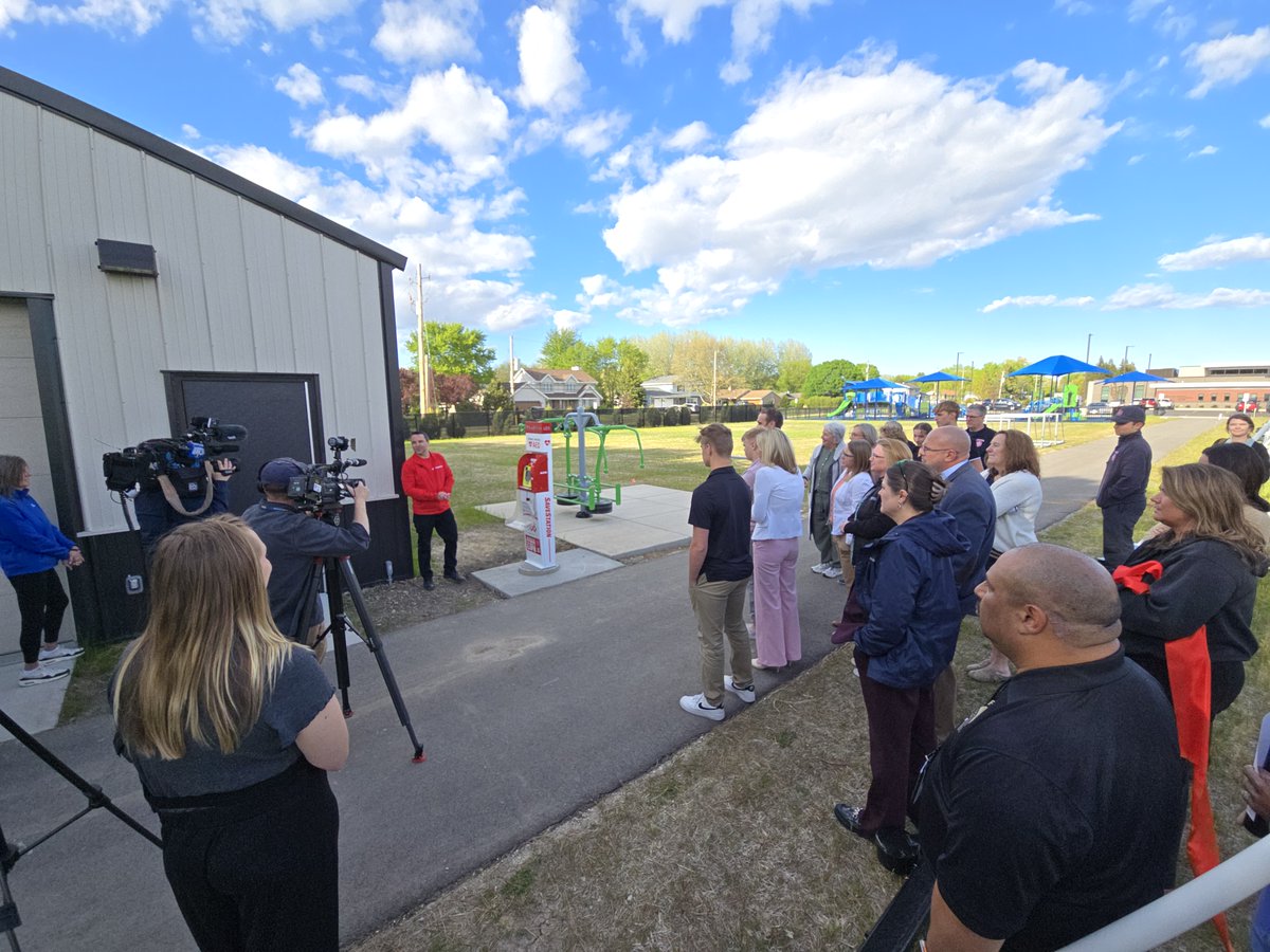 FPSDistrictWI's tweet photo. Yesterday, we celebrated the installation of a new outdoor AED &amp; SaveStation at the Community Ed &amp; Rec Center alongside @MedicalZoll, SaveStation®, Project ADAM (@childrenswi), Franklin Fire &amp; Franklin Health in honor of Carter Zahn’s life-saving story! https://t.co/jjhzy5BEqH