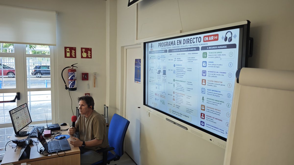 CEPdeSevilla591's tweet photo. Emisión en directo del Programa llevado a cabo por @victorguibor. Una experiencia que el profesorado acoge con ilusión para implementar la radio escolar en sus centros educativos. ¡Magnífica iniciativa! 
Síguelo en el enlace: https://t.co/equlCgnG6r

@DG_IFP @CEPdeSevilla https://t.co/oUoZHSWtB0