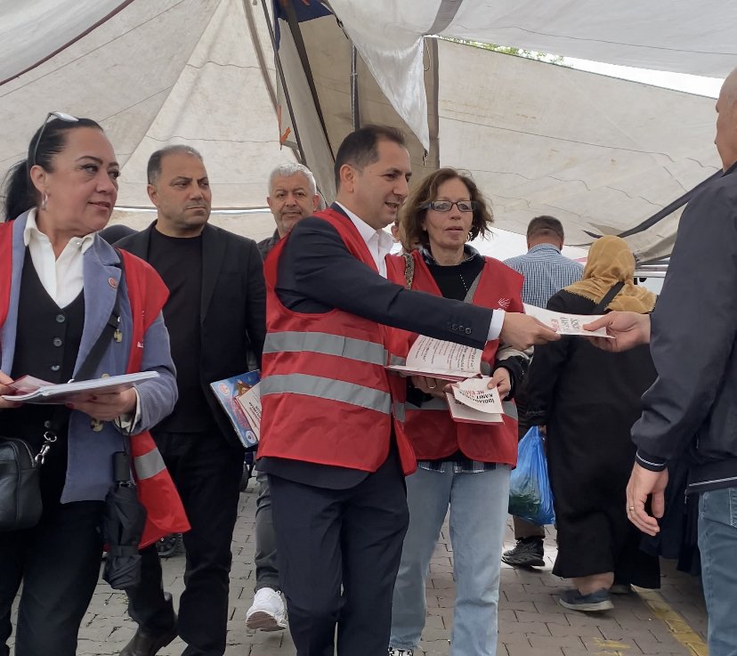 chpeyupsultan's tweet photo. VATANDAŞLARIMIZLA BULUŞMAYA DEVAM EDİYORUZ, TÜRKİYE İÇİN İKTİDARA YÜRÜYORUZ
Genel Başkanımız Özgür Özel'in Çağrısıyla Sahada Vatandaşlarımızla Bir Aradayız

📍Nişancı Mahallesi Perşembe Pazarı

@herkesicinCHP @CHP_istanbulil https://t.co/R8ZmCeCPjv