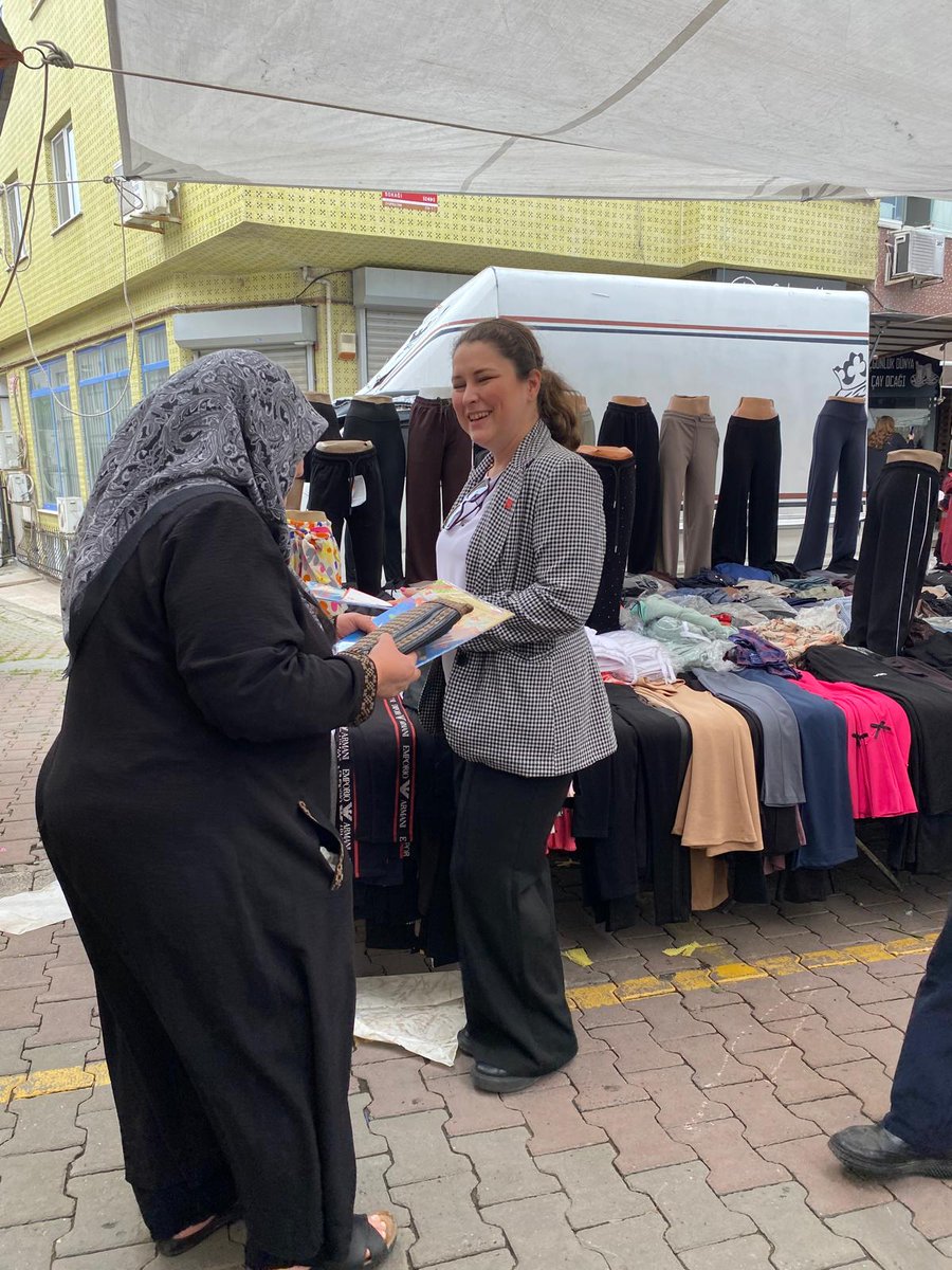 chpeyupsultan's tweet photo. VATANDAŞLARIMIZLA BULUŞMAYA DEVAM EDİYORUZ, TÜRKİYE İÇİN İKTİDARA YÜRÜYORUZ
Genel Başkanımız Özgür Özel'in Çağrısıyla Sahada Vatandaşlarımızla Bir Aradayız

📍Nişancı Mahallesi Perşembe Pazarı

@herkesicinCHP @CHP_istanbulil https://t.co/R8ZmCeCPjv