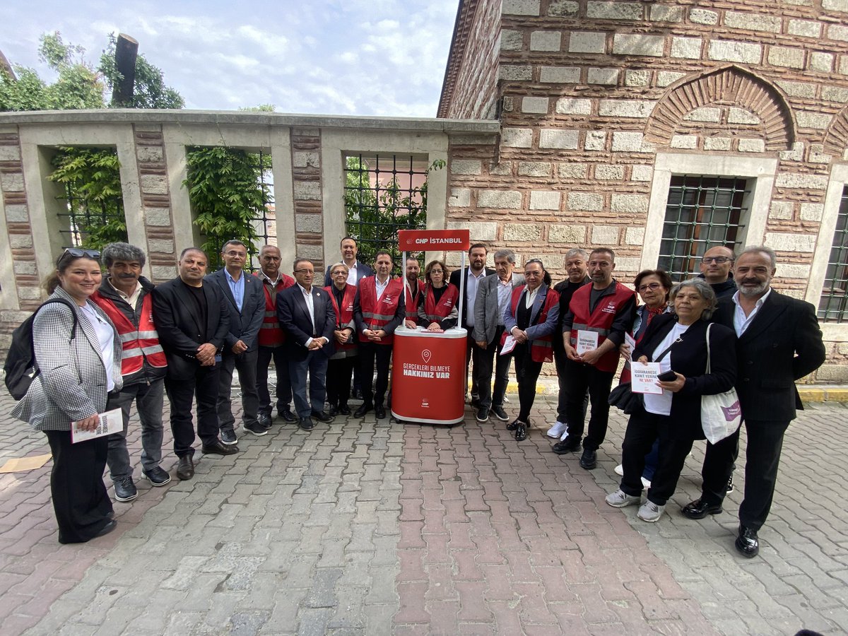 chpeyupsultan's tweet photo. VATANDAŞLARIMIZLA BULUŞMAYA DEVAM EDİYORUZ, TÜRKİYE İÇİN İKTİDARA YÜRÜYORUZ
Genel Başkanımız Özgür Özel'in Çağrısıyla Sahada Vatandaşlarımızla Bir Aradayız

📍Nişancı Mahallesi Perşembe Pazarı

@herkesicinCHP @CHP_istanbulil https://t.co/R8ZmCeCPjv