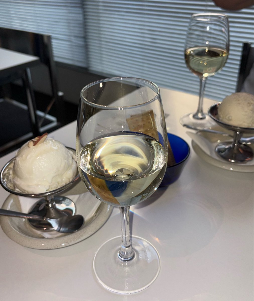 r999xe's tweet photo. 개마니먹꼬. 개마니떠듬.  ㄹㅇ 10시간이나. 💅🏾 https://t.co/qNy5gKZjxc