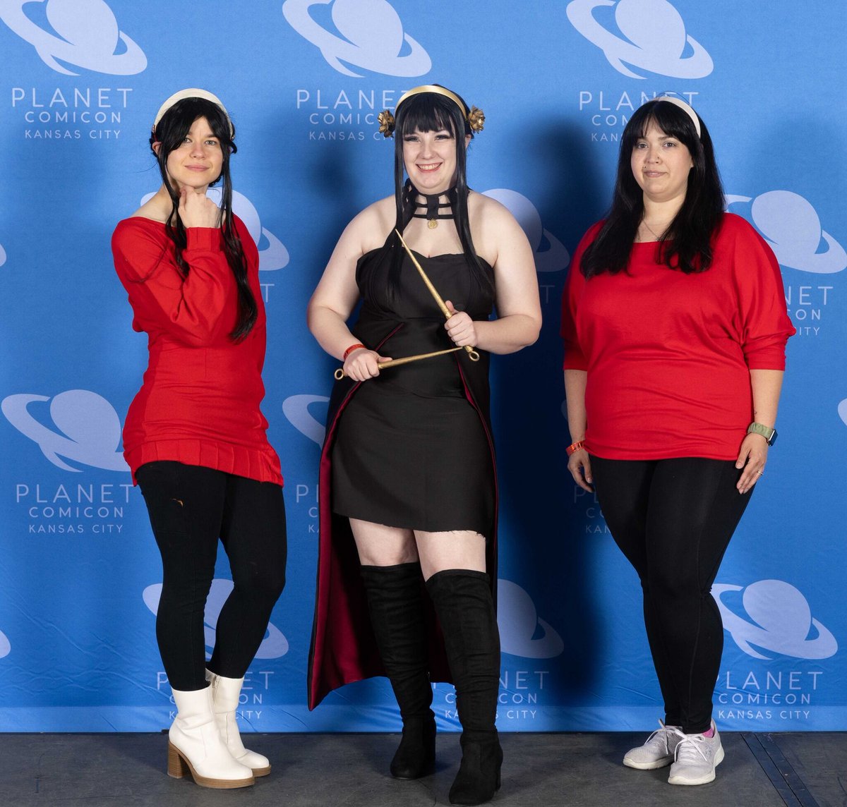 potatobunstu's tweet photo. Group photos gotta have all the spy family shine, I love this show so much
I had my loyd @FancySushiKittyy meet me at Comic Con.
#spyfamily #planetcomiccon #cosplay #cosplayer https://t.co/7l3RxT216D