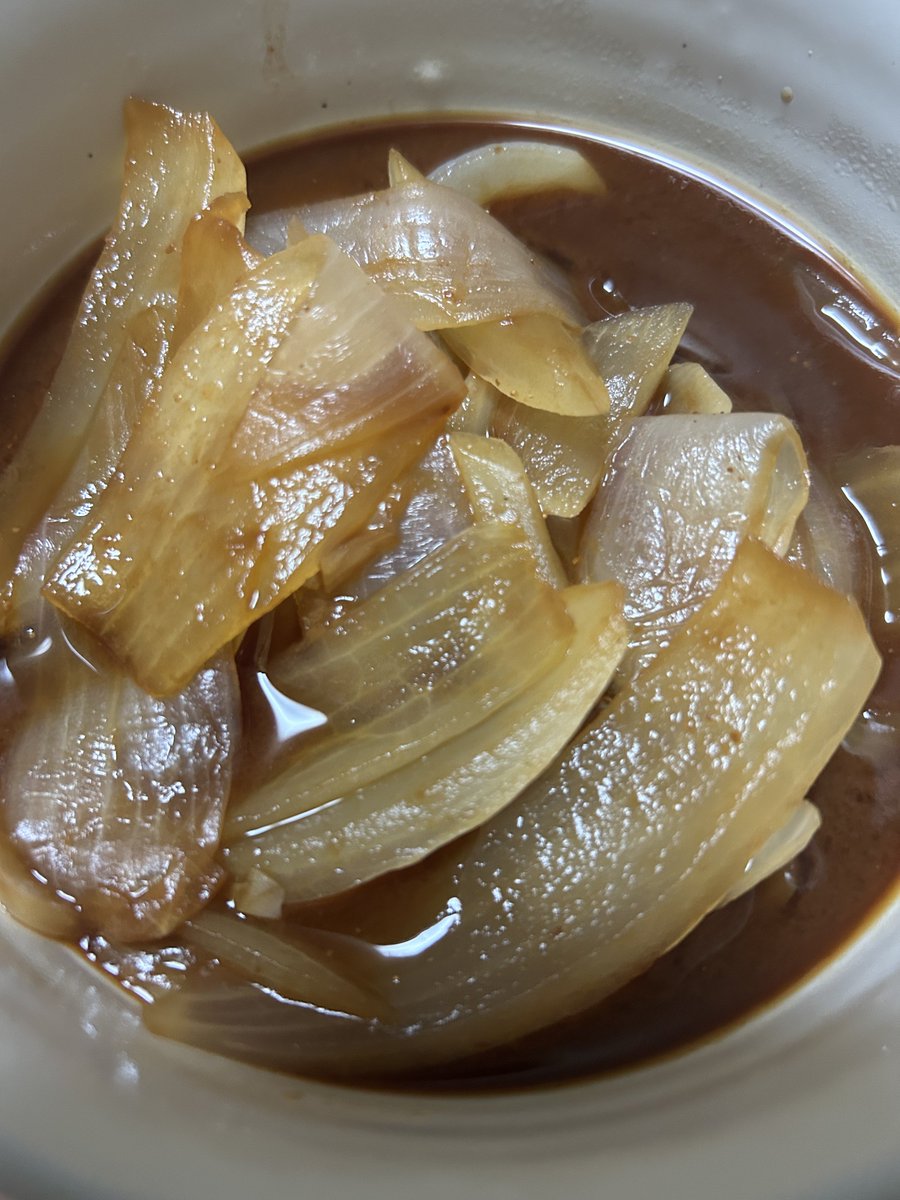HmjstLuciferina's tweet photo. 本日の夕飯。

酒飲んでもコレ。

心不全ではないのかね、ここまでくると。

🥃_:(´ཀ`」 ∠):  ウィスキーが魔王の主食になるのか？？

胆石はどうなんだ？

玉ねぎ🧅食べてるだけ、だぞ？？ https://t.co/zam11vtUI5