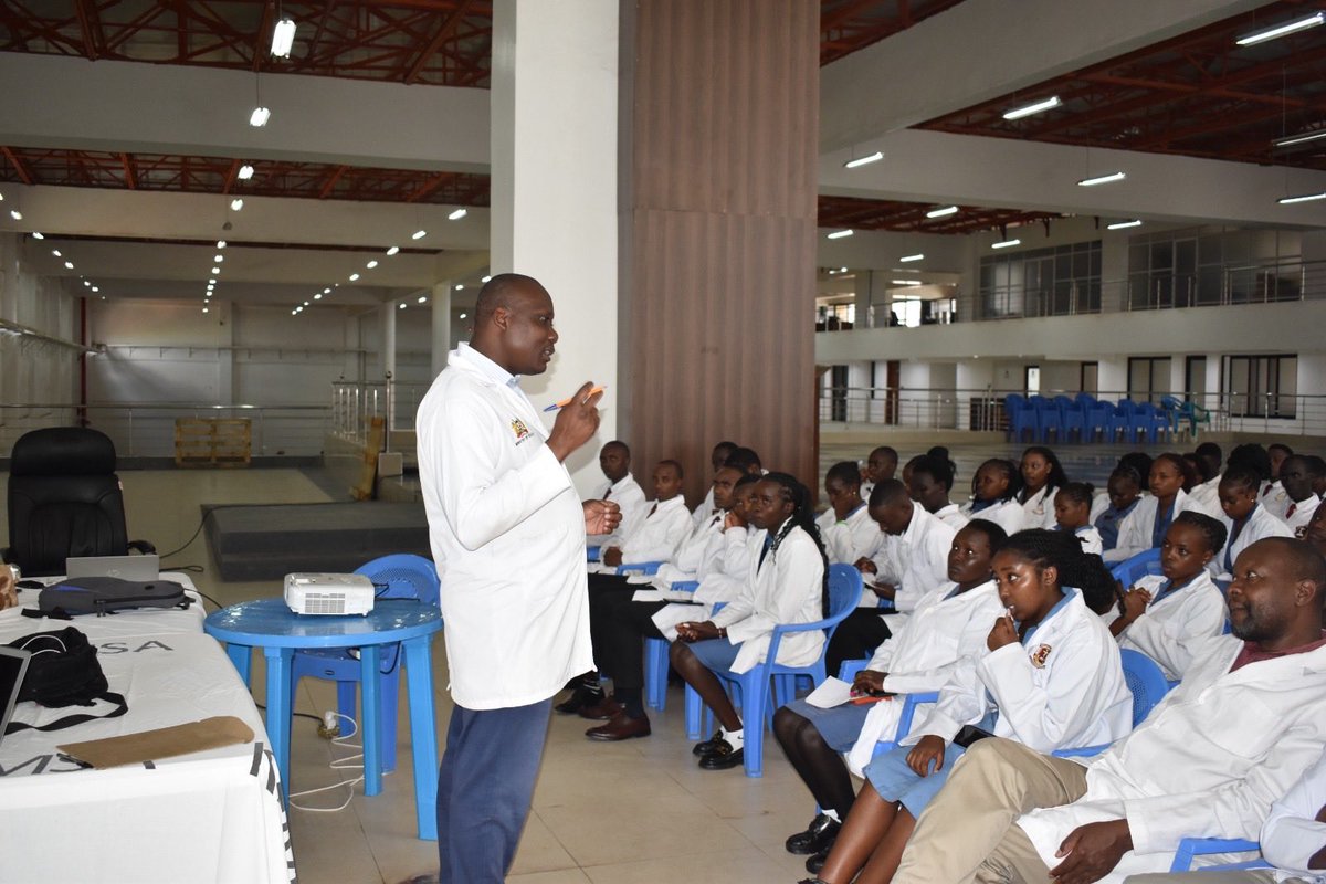 Kemsa_Kenya's tweet photo. Another exciting day at KEMSA as students from Kenya Medical Training College Nakuru Campus toured the National Supply Chain Center in Embakasi for a firsthand experience in healthcare supply chain management.

#KEMSA #KMTC  #Mentorship https://t.co/TbZ5P8838s