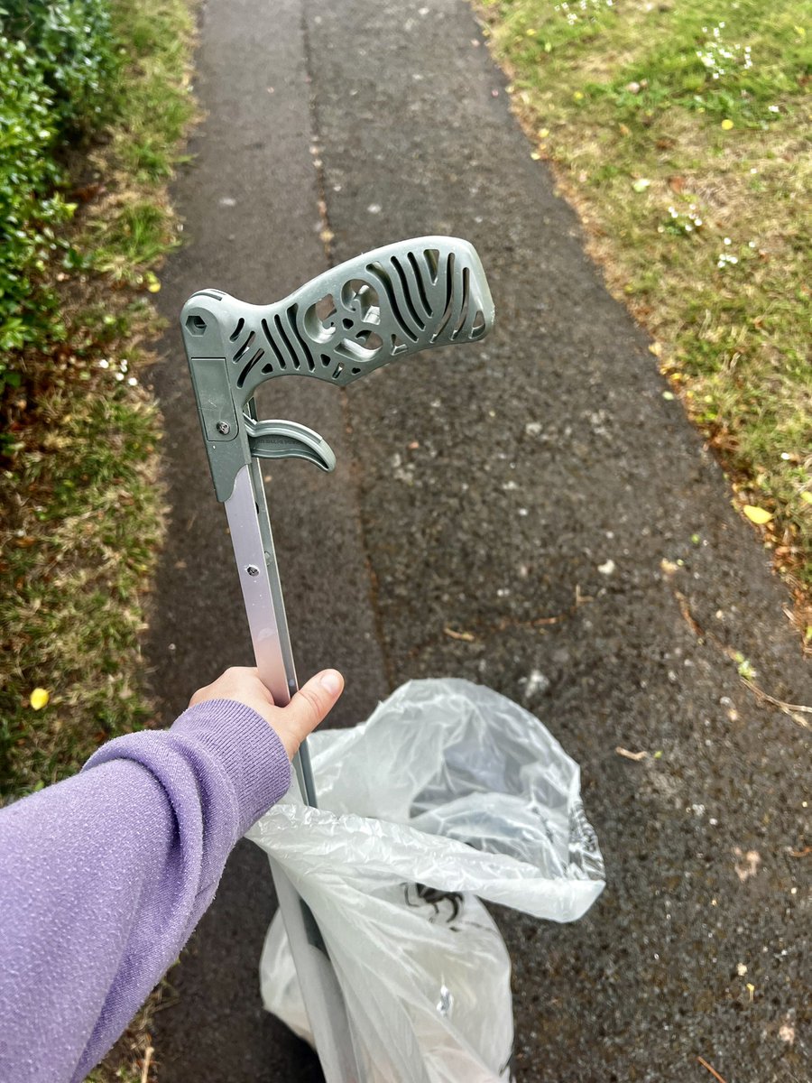 MePlasticSea's tweet photo. What is the weather doing?!

From lovely sun to hail and wind in 2 minutes!

I did manage to get half a bag of rubbish with my Waterhaul picker before running home for cover! 😂🌧️
#bethechange #brixham https://t.co/u7oSqODCd6