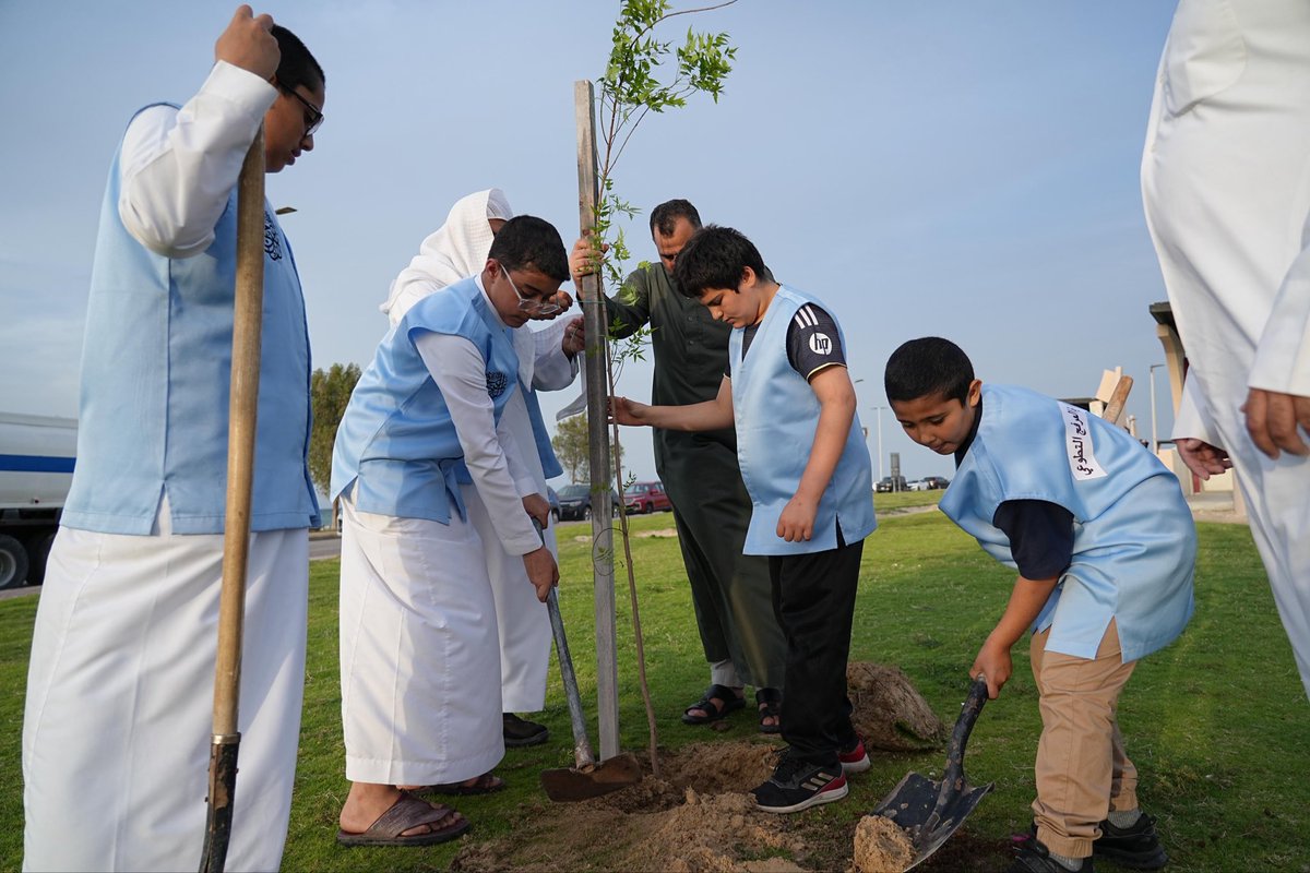arfajfamily's tweet photo. من المرحلة الأولى لمبادرة تشجير شاطئ العقير

ضمن مبادرات أسرة العرفج المجتمعية، وبالشراكة مع أمانة الأحساء وبلدية العقير.

لقطات أولية من المبادرة… والمونتاج الكامل قريبًا بإذن الله

نحو زراعة 500 شجرة 🌳 ضمن مراحل المبادرة القادمة 

#تشجير_العقير
#العقير
#الأحساء
#مبادرة_مجتمعية
#التشجير
#الغطاء_النباتي