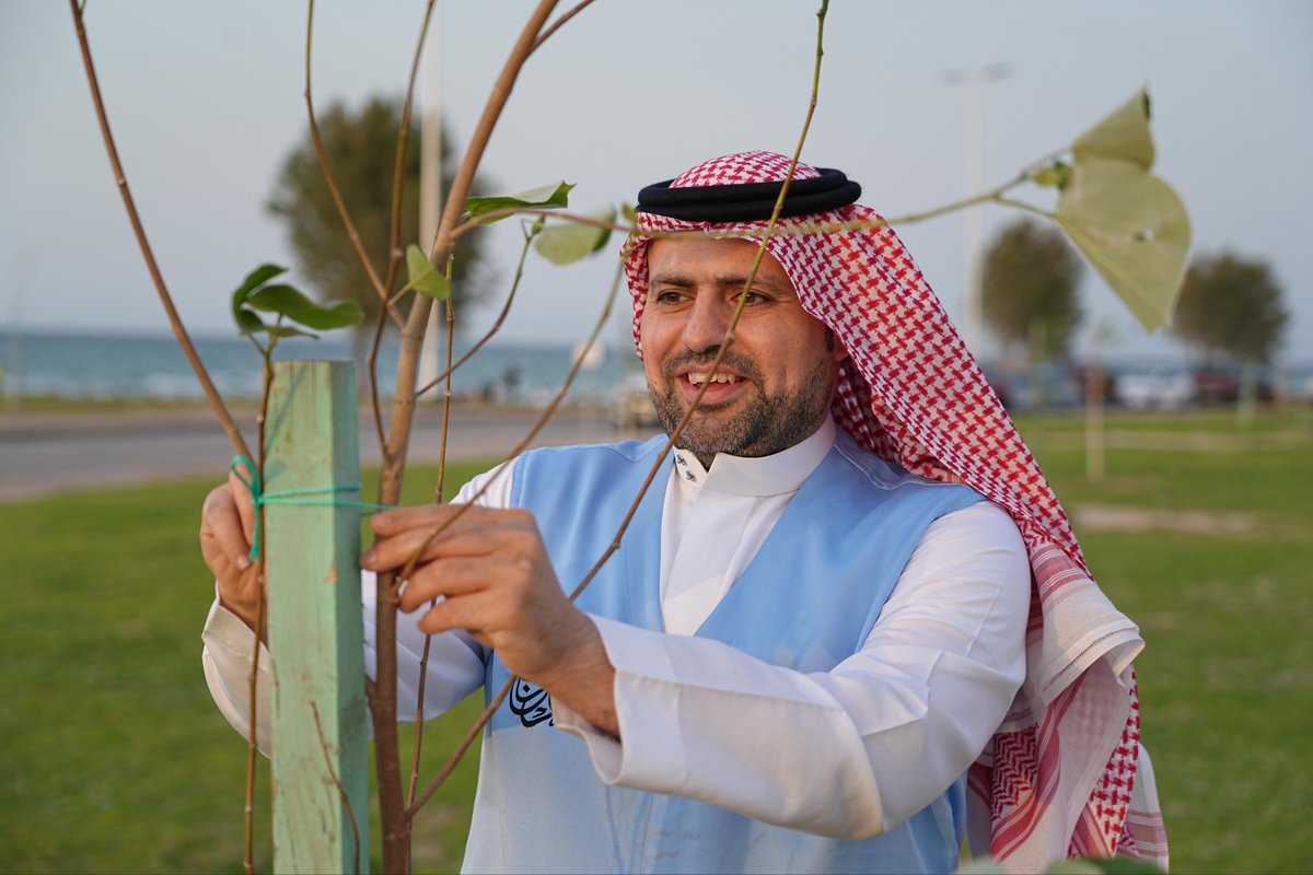 arfajfamily's tweet photo. من المرحلة الأولى لمبادرة تشجير شاطئ العقير

ضمن مبادرات أسرة العرفج المجتمعية، وبالشراكة مع أمانة الأحساء وبلدية العقير.

لقطات أولية من المبادرة… والمونتاج الكامل قريبًا بإذن الله

نحو زراعة 500 شجرة 🌳 ضمن مراحل المبادرة القادمة 

#تشجير_العقير
#العقير
#الأحساء
#مبادرة_مجتمعية
#التشجير
#الغطاء_النباتي