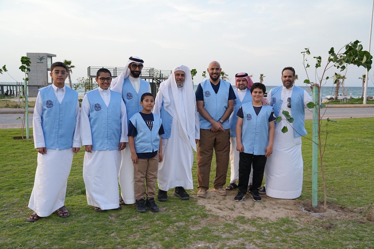 arfajfamily's tweet photo. من المرحلة الأولى لمبادرة تشجير شاطئ العقير

ضمن مبادرات أسرة العرفج المجتمعية، وبالشراكة مع أمانة الأحساء وبلدية العقير.

لقطات أولية من المبادرة… والمونتاج الكامل قريبًا بإذن الله

نحو زراعة 500 شجرة 🌳 ضمن مراحل المبادرة القادمة 

#تشجير_العقير
#العقير
#الأحساء
#مبادرة_مجتمعية
#التشجير
#الغطاء_النباتي