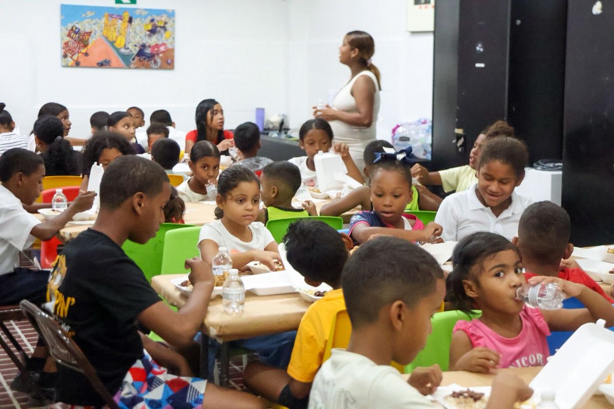 dipredpma's tweet photo. 🎨✨ Aprender y crear también es crecer. Niños y niñas de El Chorrillo, junto a @jcelchorrillo, vivieron una enriquecedora gira educativa con DIPRED en @mac_panama, explorando el arte y la cultura en espacios que inspiran. 🏛️💙 #DIPRED #EligeTuVida https://t.co/Xu7orRJet7