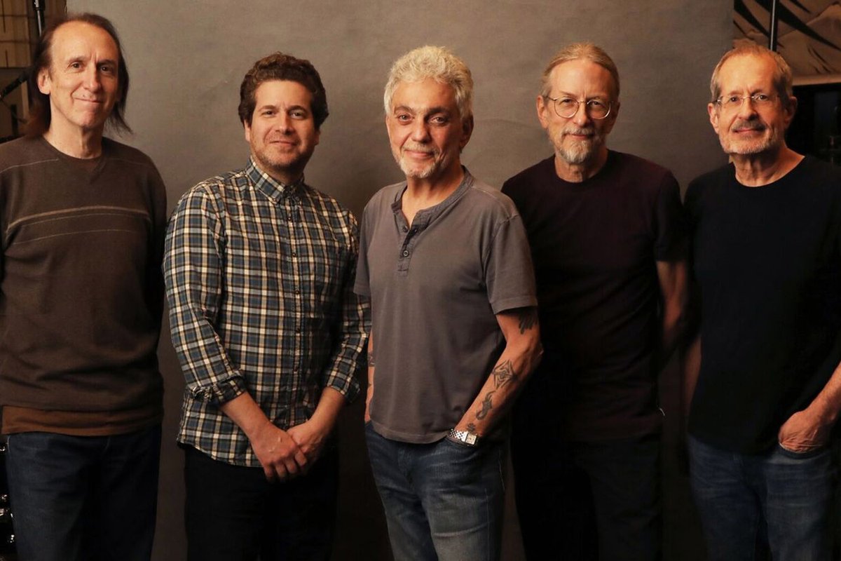 AngelBerryangel's tweet photo. 🎵🎶🌃 #Fusion 
Steve Gadd Band 
Africa                                   2013 

( Album: Gadditide )

https://t.co/zfjOIsmofX https://t.co/7OVwT0PNBM