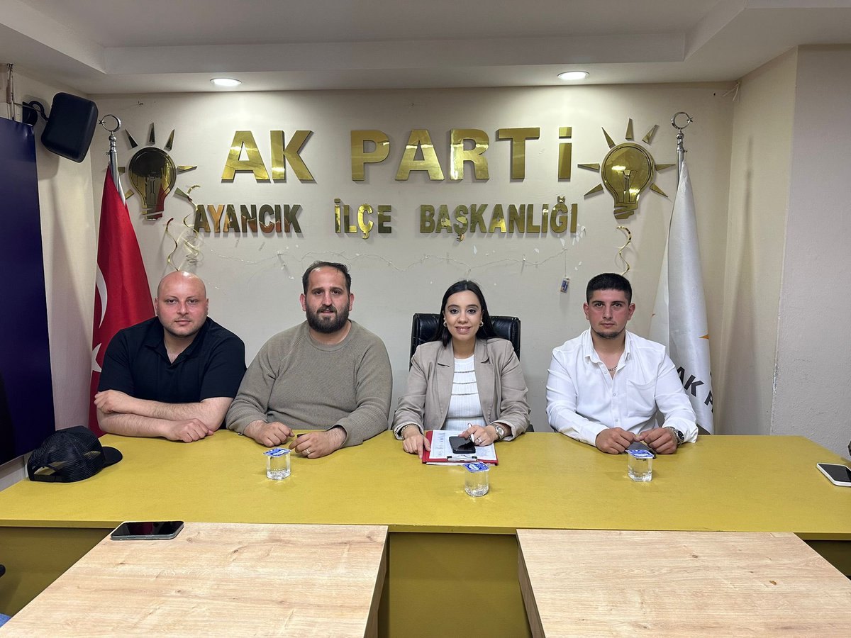 SinopAkgenclik's tweet photo. Ayancık İlçe Gençlik Kollarımızın haftalık olağan yönetim kurulu toplantısına İl Gençlik Kolları Başkanımız ile katılım sağladık.

 @avyusufibis @osmannazlier @NazimMavis @yakupucuncuoglu  @mehmetsismaan @kabalbusra https://t.co/AaNysHjd5i