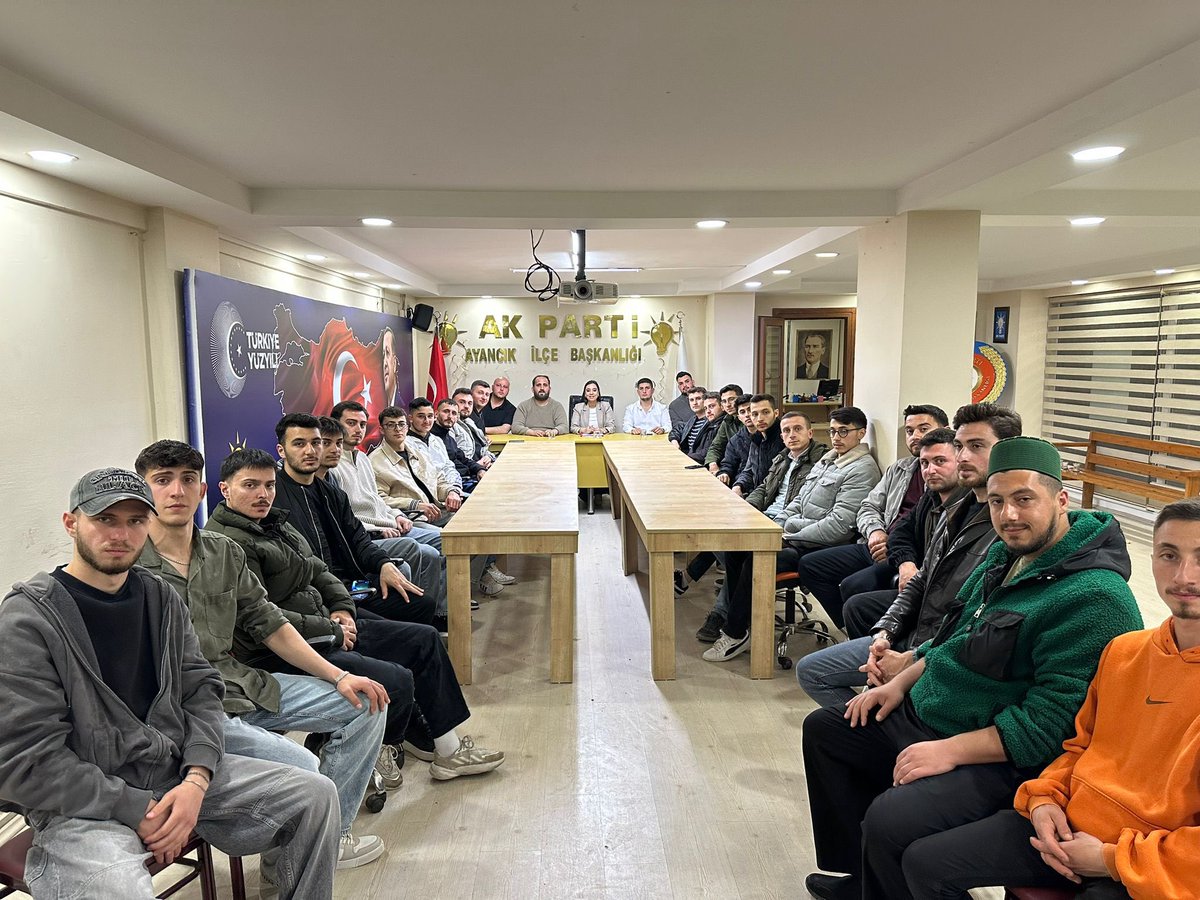 SinopAkgenclik's tweet photo. Ayancık İlçe Gençlik Kollarımızın haftalık olağan yönetim kurulu toplantısına İl Gençlik Kolları Başkanımız ile katılım sağladık.

 @avyusufibis @osmannazlier @NazimMavis @yakupucuncuoglu  @mehmetsismaan @kabalbusra https://t.co/AaNysHjd5i