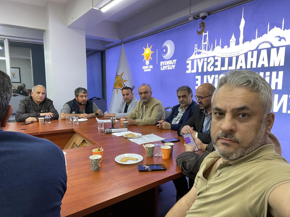 Ahmet0972's tweet photo. Fatih mahalle başkanı @ademkk165576  meclis üyemiz @RGulyuz  @RTErdogan @EmrullahErkus @abdullahozdemir @akpartiistanbul @akparti_esenler @NazifeOz58 @oktayilmaz18 @tevfikgoksu    @vedatdestek    #HerMahallesileEsenler https://t.co/RLfn9ENA12