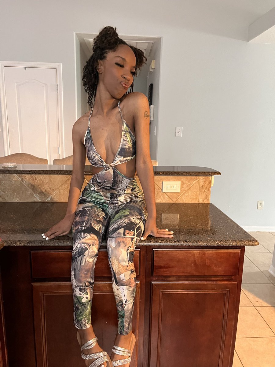 kishaalwayslit's tweet photo. Haven’t been on here in a min https://t.co/xGCJnuWW0W