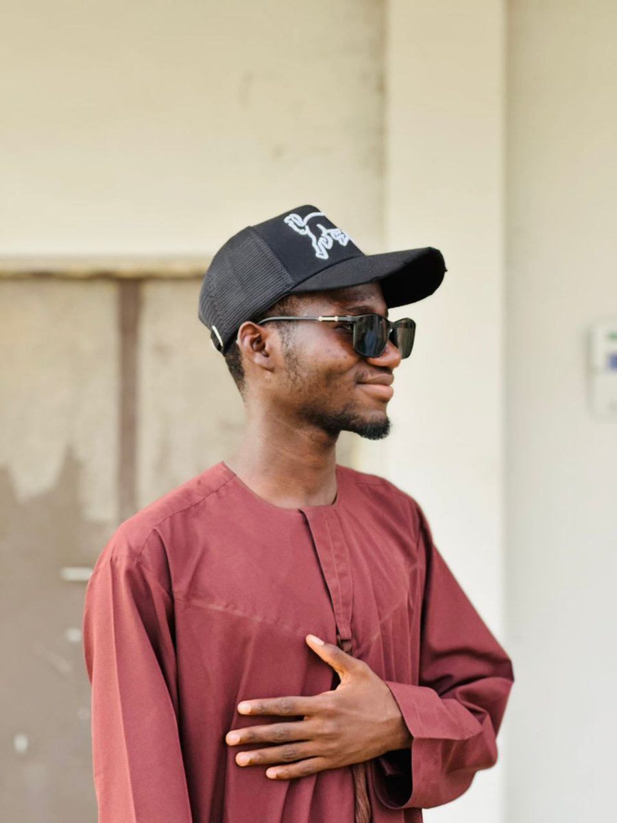 Abdulhameed3139's tweet photo. Undergraduates, where una dey? 😄  
If you’re undergraduate, quote this post, let’s know ourselves.

I'm Abdulhameed from University of Abuja. https://t.co/HO3Bom4AHR