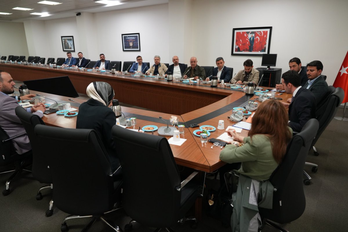mehmettkucuk1's tweet photo. 📍Ak Parti İstanbul İl Başkanlığı

İlçe Ekonomi İşleri Başkanlarımız ile gerçekleştirdiğimiz toplantıda; sürdürülebilir kalkınma hedeflerimiz doğrultusunda ekonomi alanındaki çalışmalarımızı, hedeflerimizi ve saha planlamalarımızı değerlendirdik.

Üreten, büyüyen ve güçlü Türkiye hedefi için; yatırım, istihdam ve kalkınma odaklı çalışmalarımızı teşkilatımızın gücüyle sürdürmeye devam ediyoruz.

@akpartiistanbul