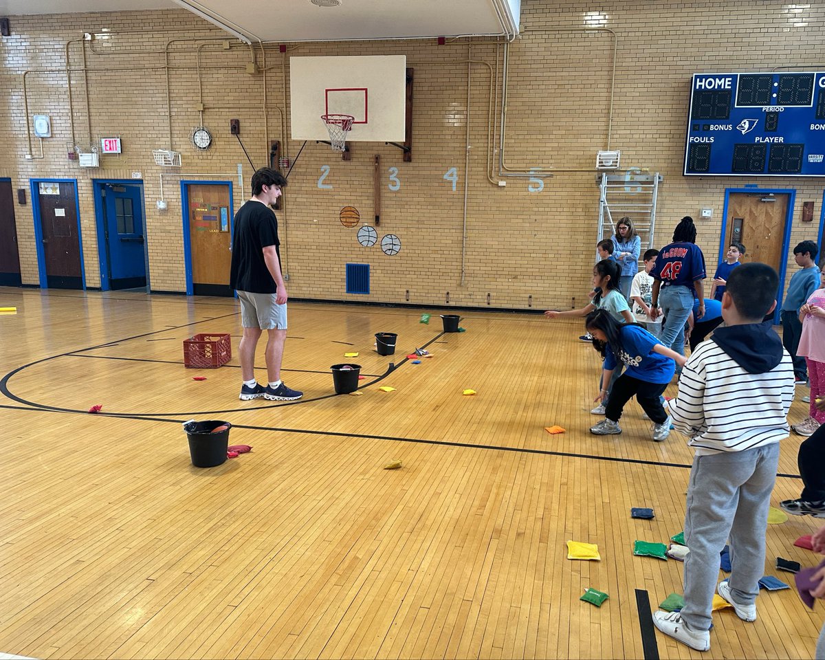 PS31Q's tweet photo. Even though it was raining ☔️ outside, we brought the sunshine ☀️ inside today for Field Day! The kids enjoyed fun activities and snacks set up by our P.E. coaches and PTA. Many thanks to our volunteers for helping to make this day special! 🌟 @NYCSchools @D26Team https://t.co/MuWnfOYNXo