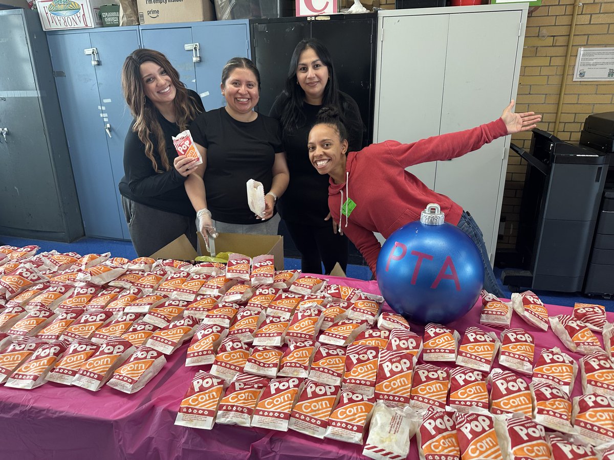 PS31Q's tweet photo. Even though it was raining ☔️ outside, we brought the sunshine ☀️ inside today for Field Day! The kids enjoyed fun activities and snacks set up by our P.E. coaches and PTA. Many thanks to our volunteers for helping to make this day special! 🌟 @NYCSchools @D26Team https://t.co/MuWnfOYNXo