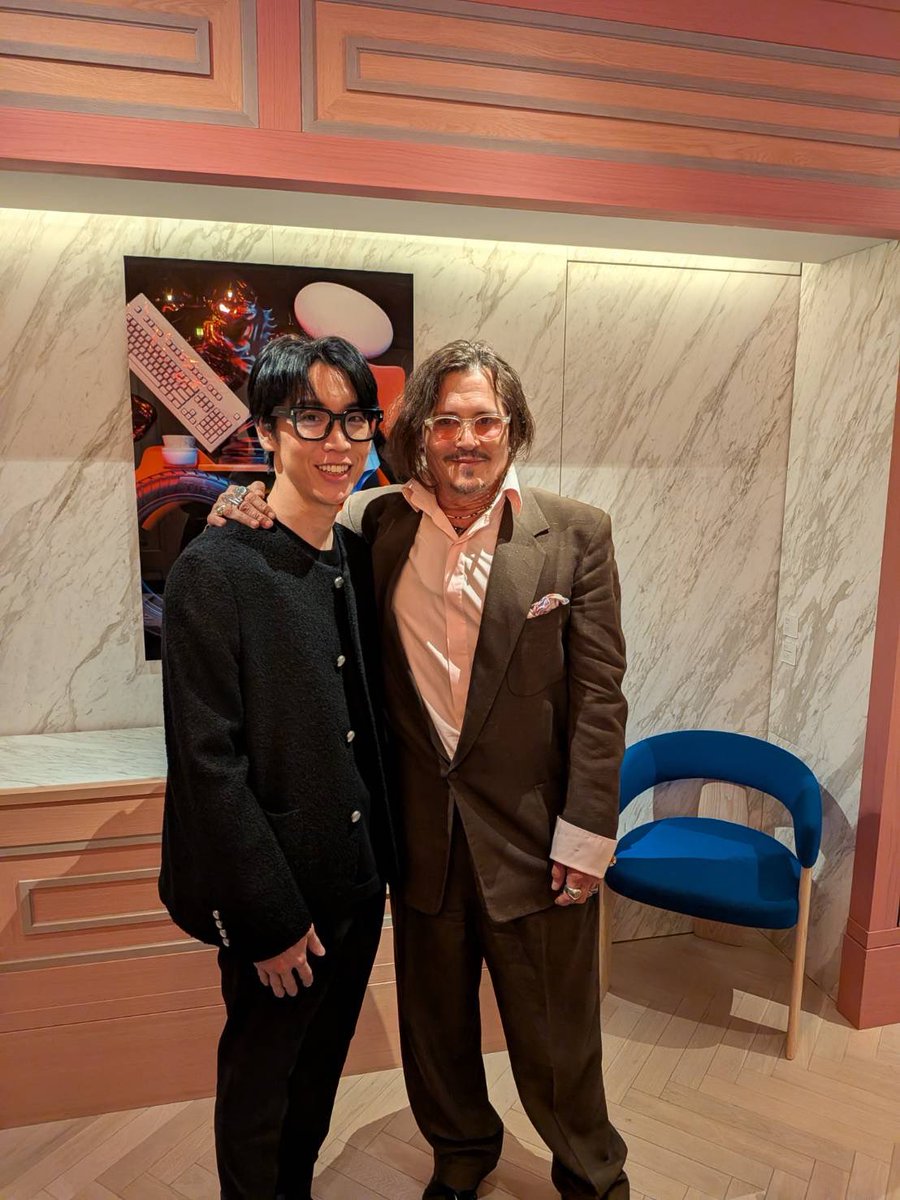 Johnny Depp tweet media