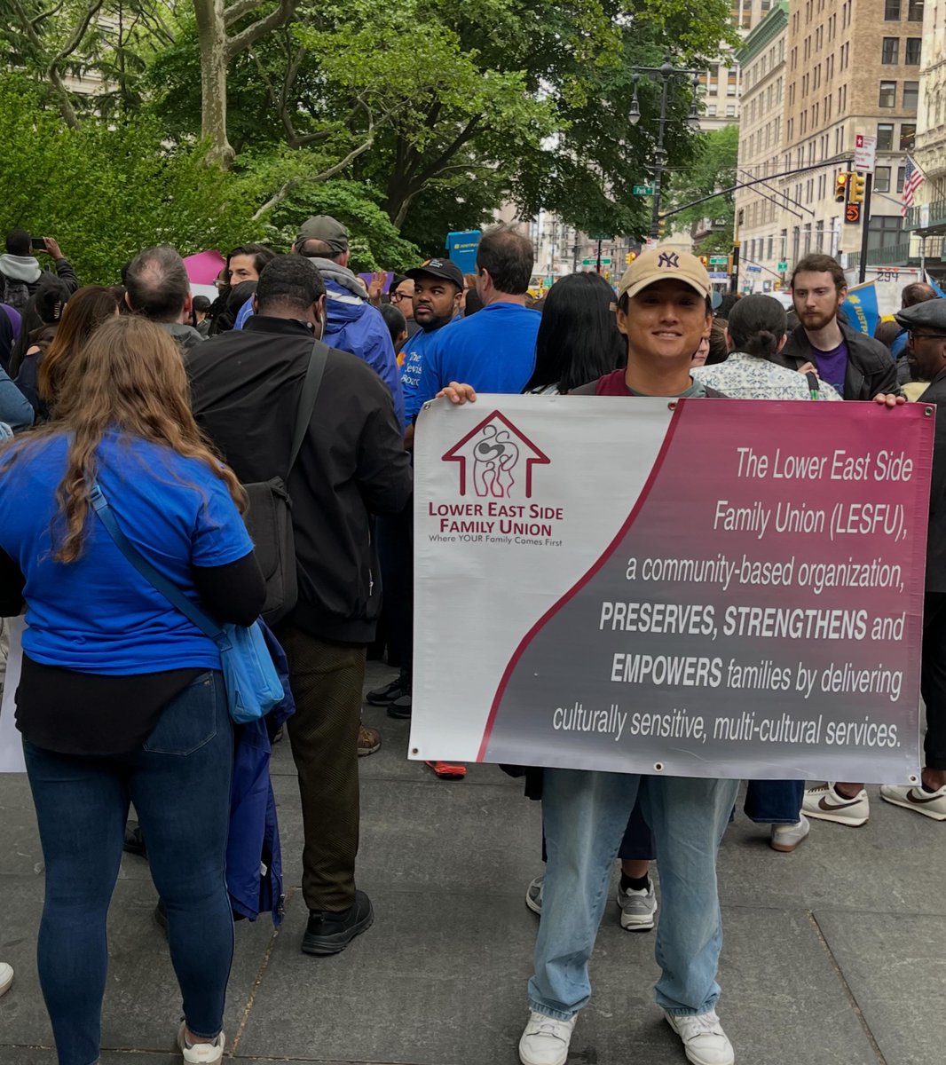 LESFamilyUnion's tweet photo. Same work. Same skills. Same pay. ✊
Our team joined the #JustPay rally today to demand wage equity for human services! We’re calling on NYC to close the 30% pay gap and pass Int 0452. 🗽✨
An affordable NYC must include us! 📣
#JustPay #EqualWorkEqualWages #WageEquity #NYC https://t.co/JsQlc420fp