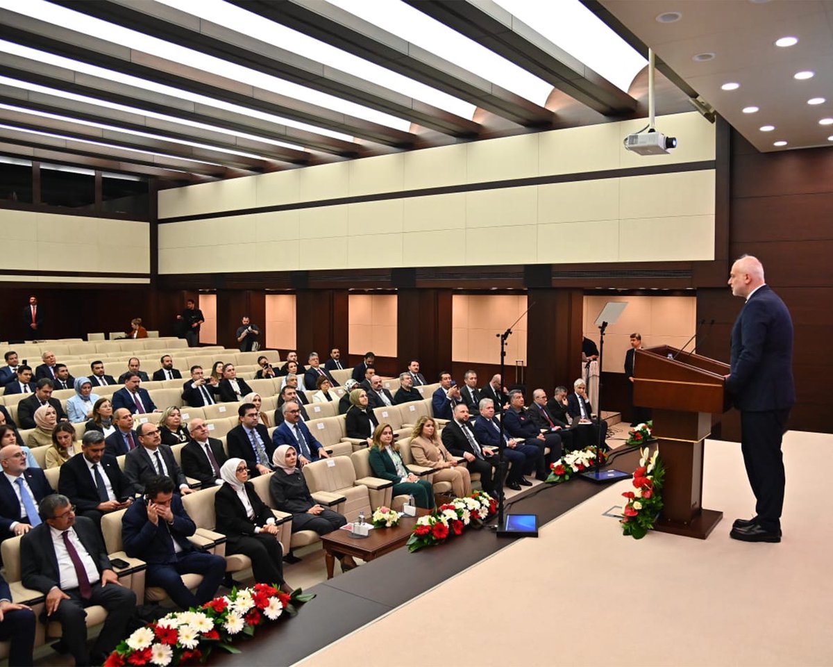 togemder's tweet photo. Cumhurbaşkanı Yardımcımız Sayın Cevdet YILMAZ’ın teşrifleriyle gerçekleştirilen “Türkiye Yüzyılı Perspektifinde Aile ve Nüfus Politikaları II: Yaşlı Bakım Modelleri Çalıştayı”na derneğimizi temsilen Yönetim Kurulu Üyelerimiz Esma Kaan Yıldız ve Pakize Mutlu Aydemir katılım sağladı.