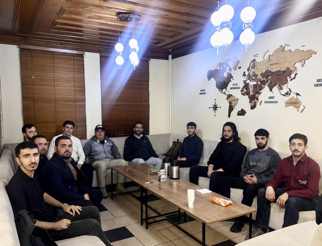 sahanakin's tweet photo. İHH İstanbul Arama Kurtarma Eğitim birimi başkanı değerli Kardeşim Sn.Orhan Parlak ile 
Genç İHH İstanbul Genel Merkezinde Kıymetli Kardeşlerimizle biraradayız.
@hayati_arslan_ 
@ihhgenc https://t.co/vVgQwefd4U