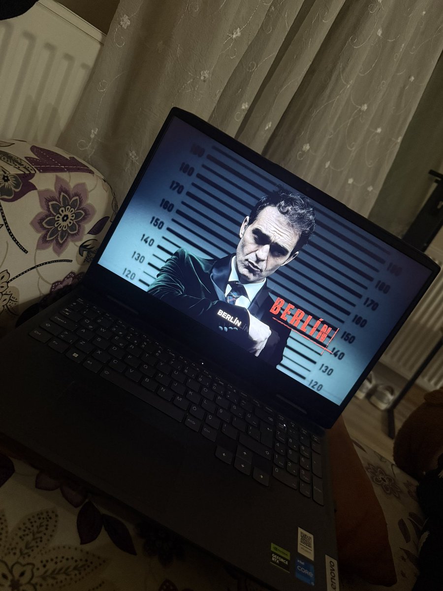Özge tweet media