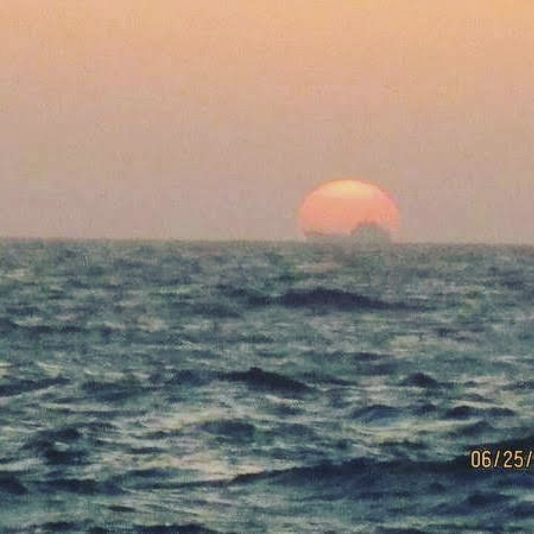 whamdysd's tweet photo. @AJamesMcCarthy My very humble attempt at something similar to your incredible photo 😄 . The shop here was moving at the horizon from right to left and transited the sun's disk just as it was setting https://t.co/Yltz8XNAgC