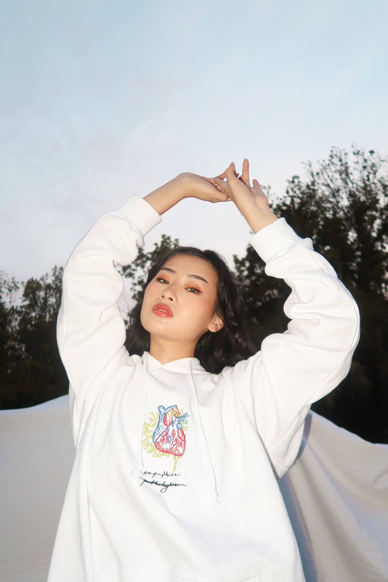 May 美芝 tweet media