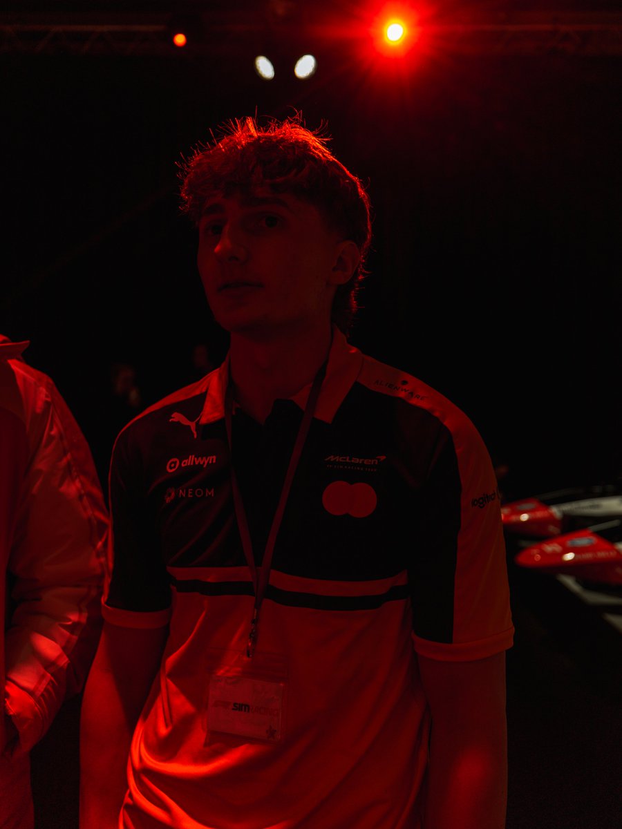 McLaren F1 Sim Racing Team tweet media