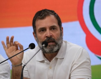 febmiro's tweet photo. Kalpana Kijiye Agar Aaj Rahul Gandhi Ya Mallikarjun Kharge Kehte Ke Pakistan Se Tijarat Shuru Karo,
Unhein Visa Do Aur Baat Cheet Band Mat Karo, To Kya Hota? Yaqeenan Ab Tak Unhein Deshdrohi Qarar De Kar Social Media Se Lekar Sarkon Tak Kohraam Mach Gaya Hota.  🤣 https://t.co/bfAmwrlLEL