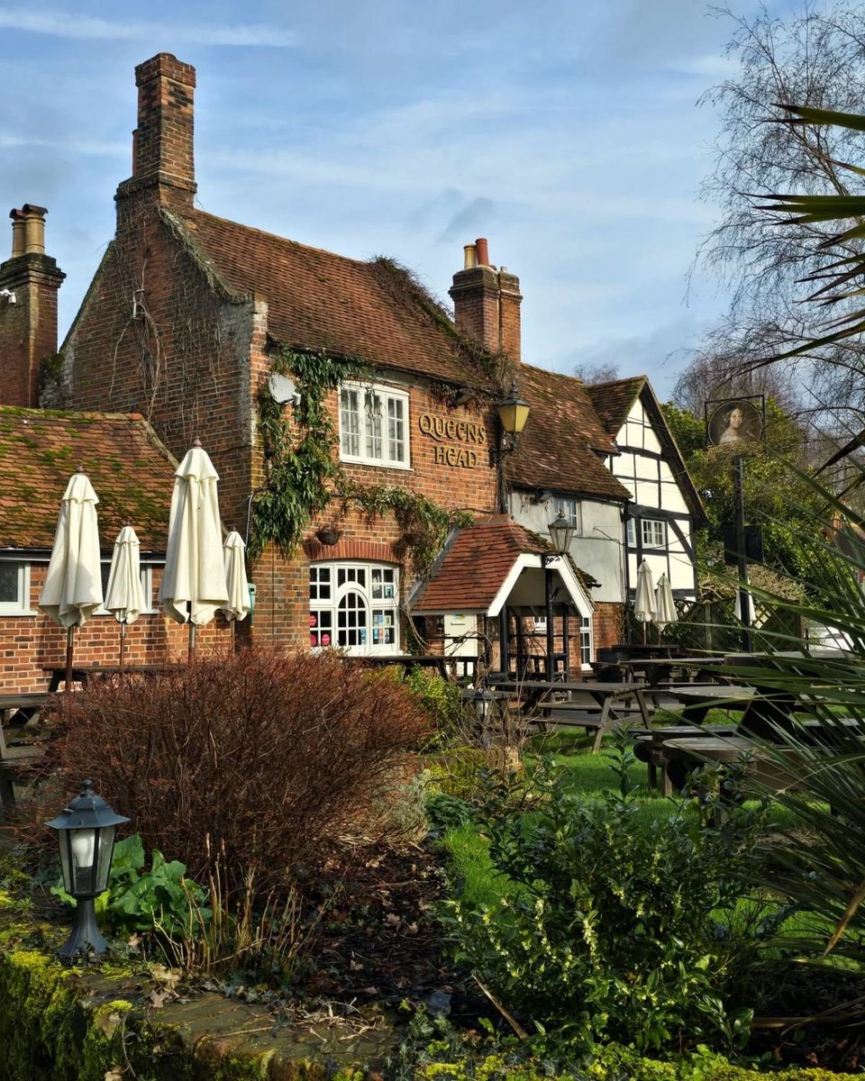 Britain's Lost & Living Pubs tweet media
