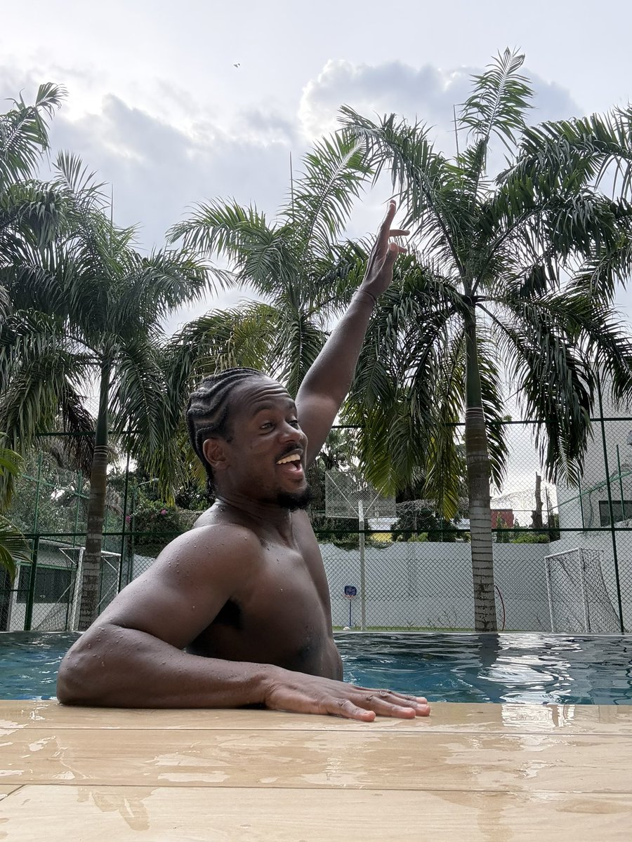 Bmesrimes's tweet photo. 24 h à abidjan 🥷🏿😇 https://t.co/O9JdJg4HPU