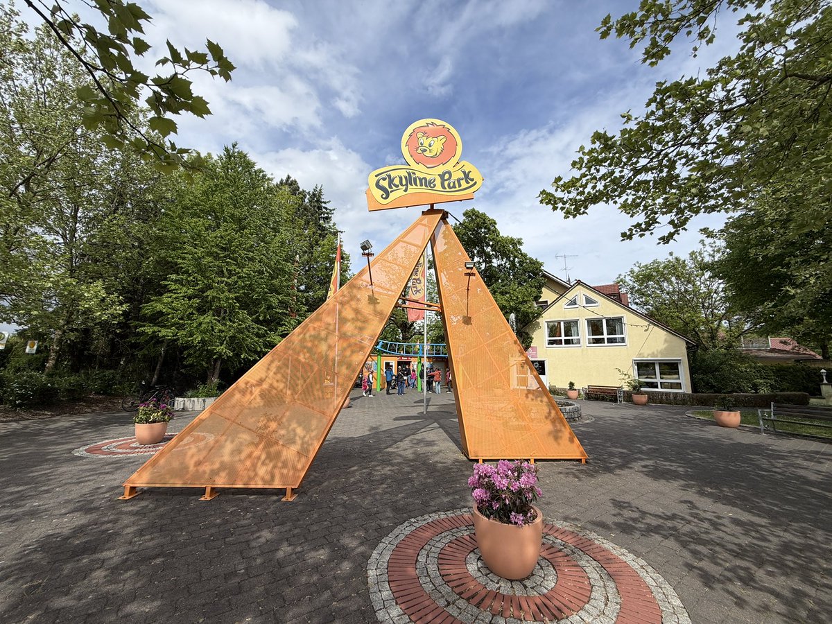 Attractions 360° tweet media
