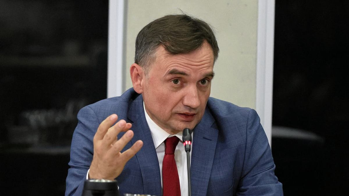 oko_press's tweet photo. ENA za Ziobrą nawet na jesieni. Przez 11 neosędziów w sądzie apelacyjnym
@M_Jaloszewski #ENA #Ziobro #sąd #okopress
https://t.co/lCKoBRvRCl https://t.co/YKsvQuuZTv